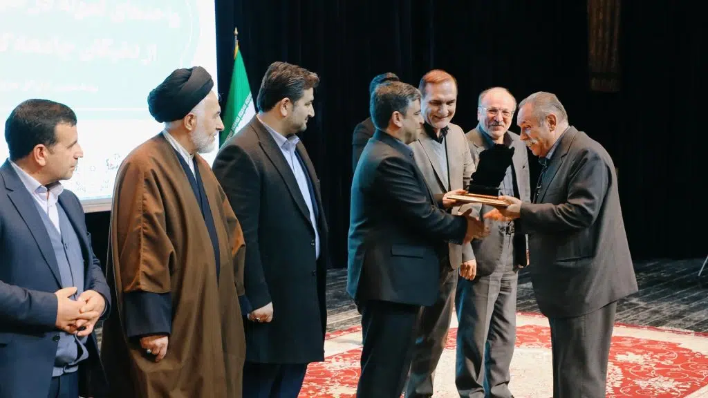 تجلیل از قدرت حاج نوری بعنوان کار آفرین برتر استانی | بهمن ماه 1403